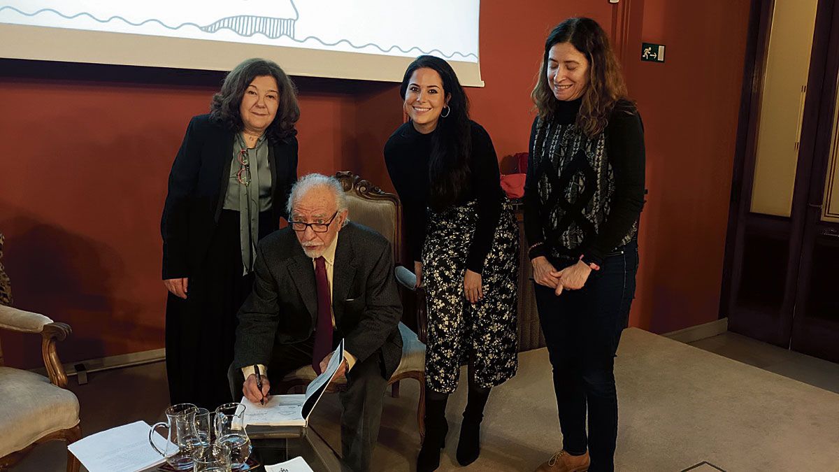 José María Merino se encontrará con María del Camino Ochoa Fuertes en el Ayuntamiento de San Marcelo. | EDITORIAL RIMPEGO