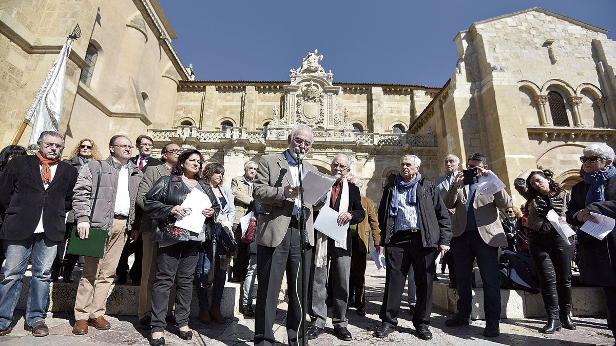 Juan Pedro Aparicio preside la asociación Amigos de los Decreta. | SAÚL ARÉN