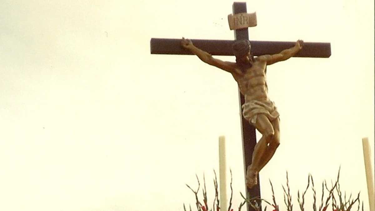 El Cristo de la Redención en procesión en el año 1993. | LUIS CARLOS SINDE El Cristo de la Redención en procesión en el año 1993. | LUIS CARLOS SINDE