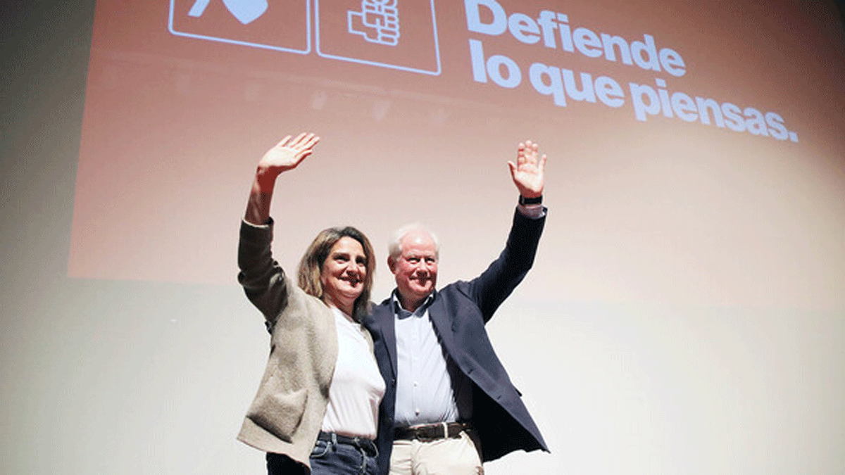 Teresa Ribera en su visita a Fabero con Demetrio Alfonso Canedo. | Peio García (Ical)