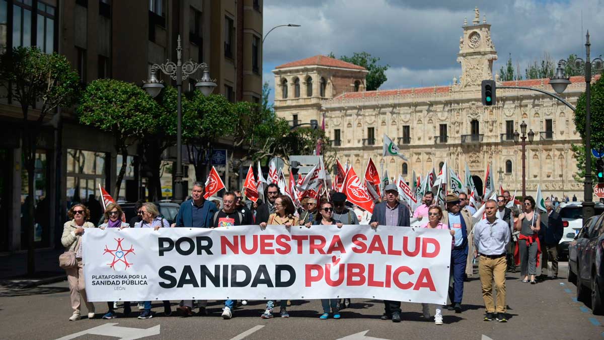 La manifestación a favor de la sanidad pública en Gran Vía de San Marcos. | SAÚL ARÉN