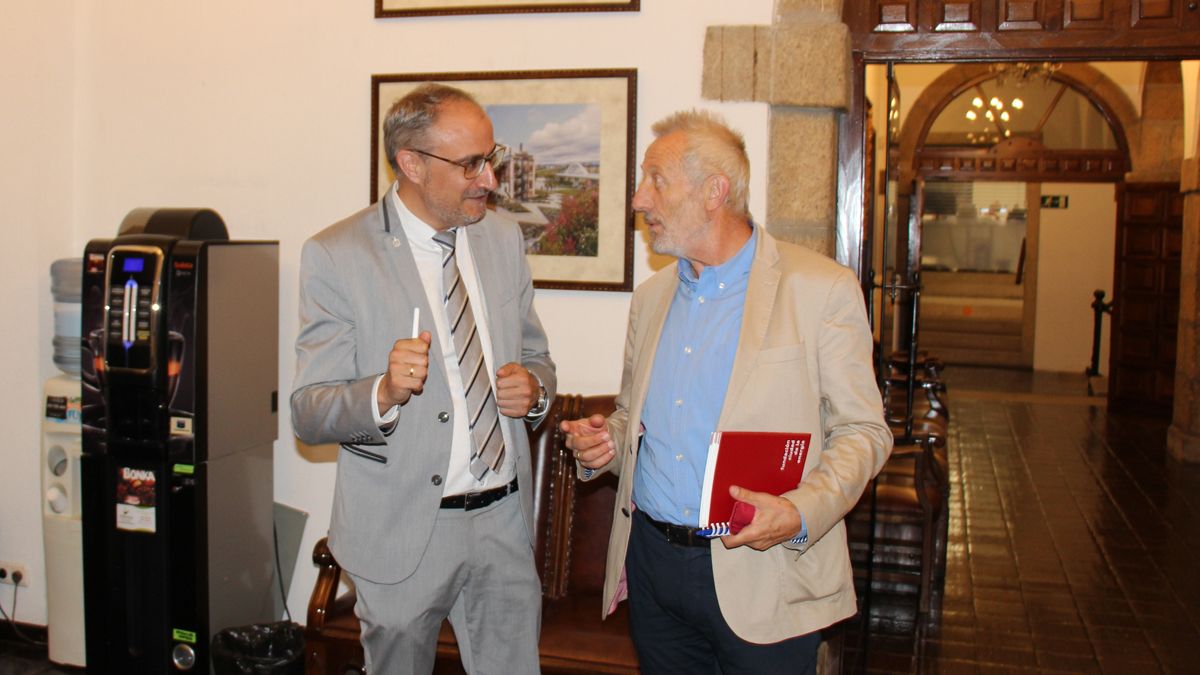 Arsenio Terrón (con el alcalde de Ponferrada) lleva al frente de Ciuden desde 2018 y será cesado en breve. Arsenio Terrón (con el alcalde de Ponferrada) lleva al frente de Ciuden desde 2018 y será cesado en breve.