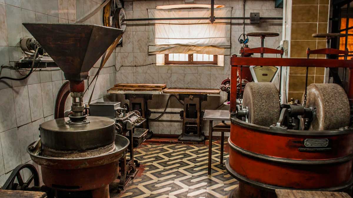 Una molina de cacao o una refinadora, entre las piezas adquiridas | L.N.C. Una molina de cacao o una refinadora, entre las piezas adquiridas | L.N.C.