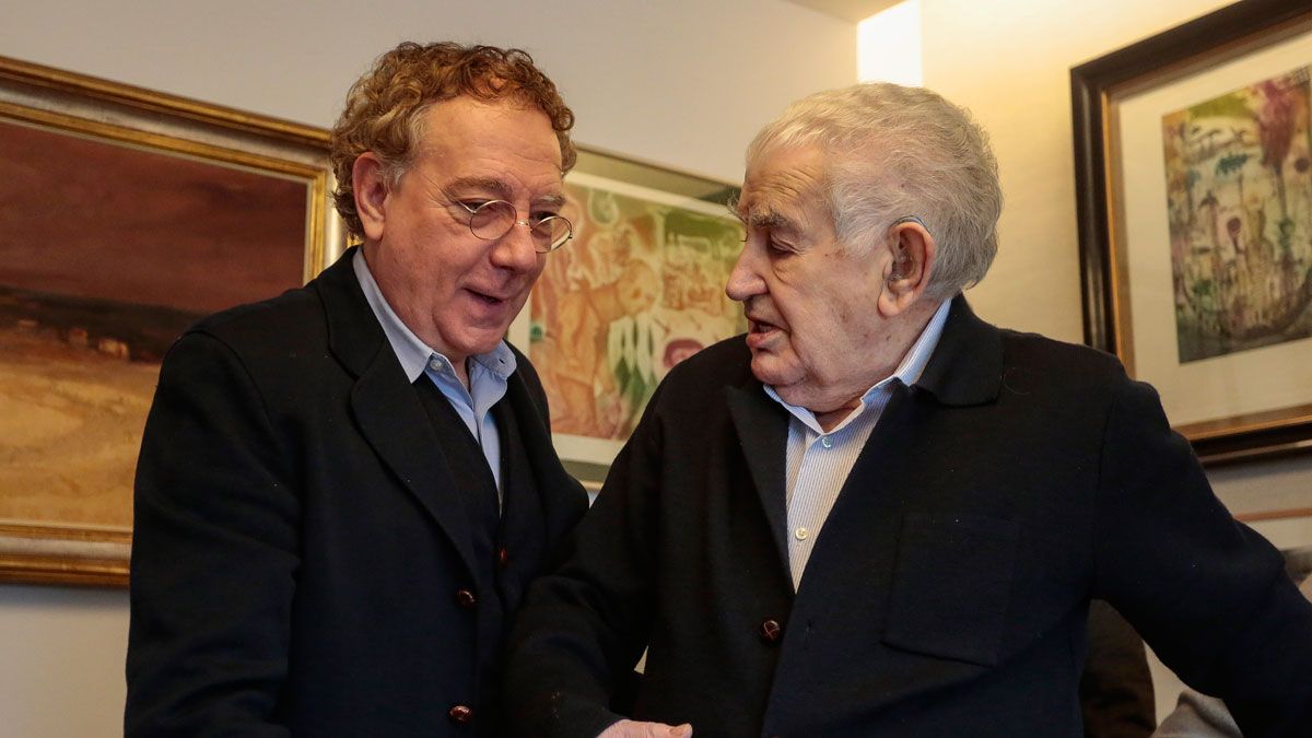 Juan Carlos Mestre y Antonio Gamoneda. | CAMPILLO (ICAL)