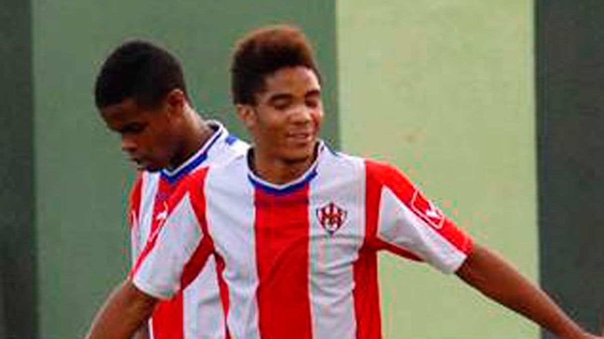 Mitogo, en primer plano, en un partido con el Bembibre. | ATCOBEMBIBRE Mitogo, en primer plano, en un partido con el Bembibre. | ATCOBEMBIBRE