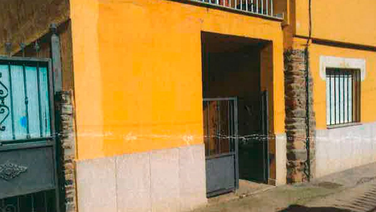 Cancilla que obstruye el paso a la casa de S.O. y cierra una calle que desapareció del PGOU en el informe notarial. Cancilla que obstruye el paso a la casa de S.O. y cierra una calle que desapareció del PGOU en el informe notarial.