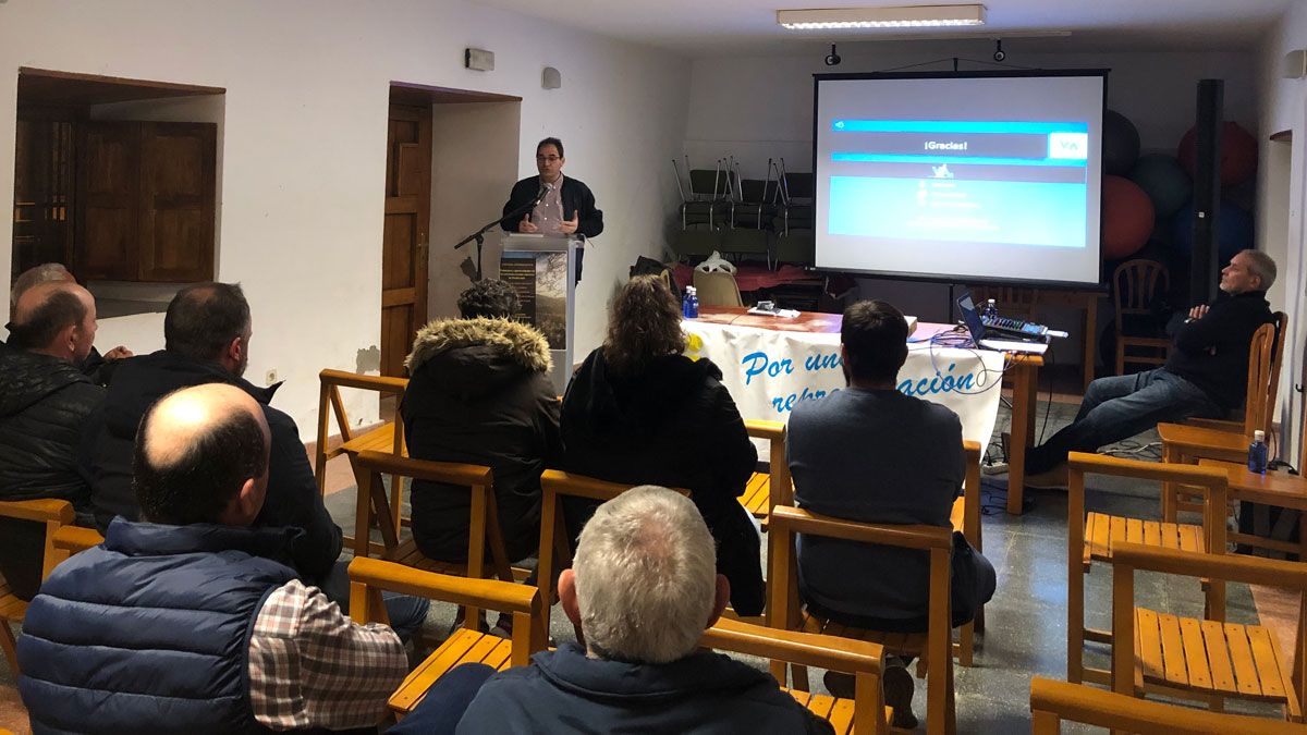 Encuentro de VIAs con los vecinos de Toral de Merayo.