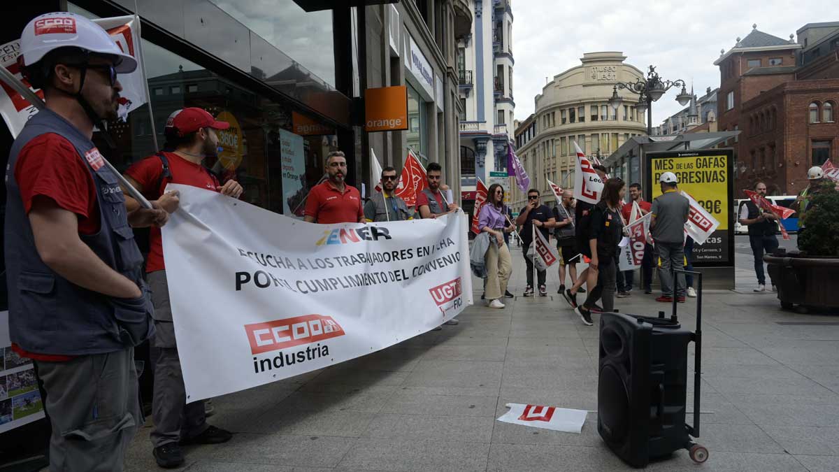 Concentración de los trabajadores en León el pasado 3 de mayo. | JESÚS F. SALVADORES
