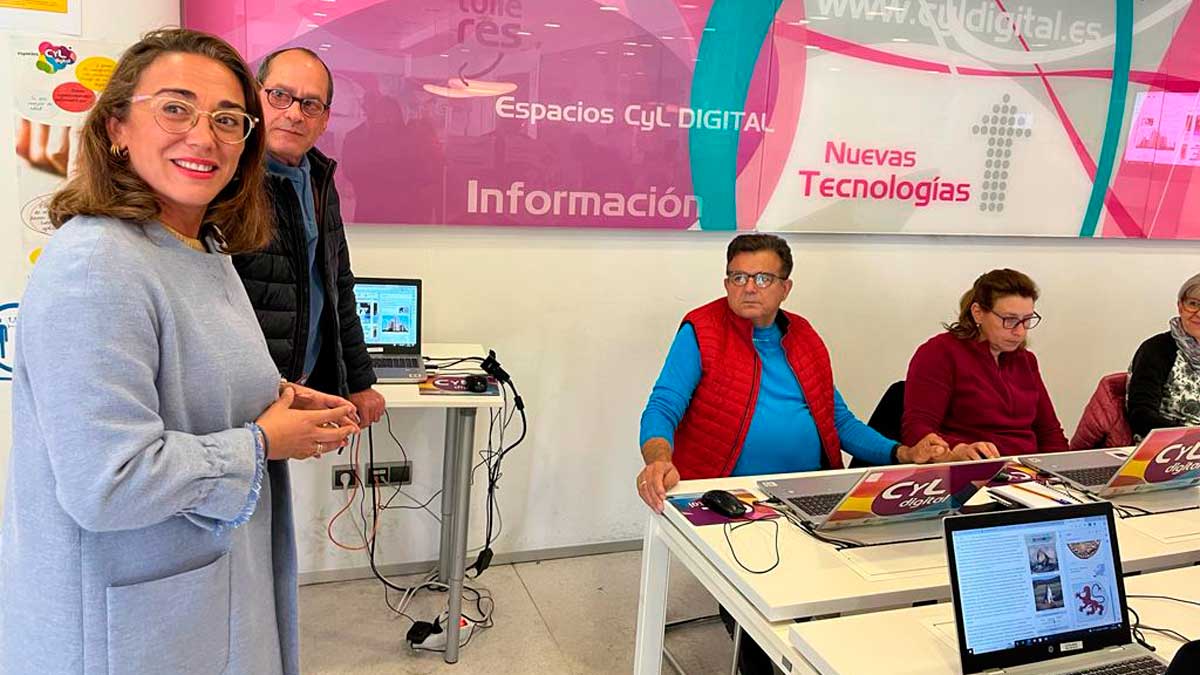 Visita de María González Corral al Espacio CyL Digital de León. | L.N.C.