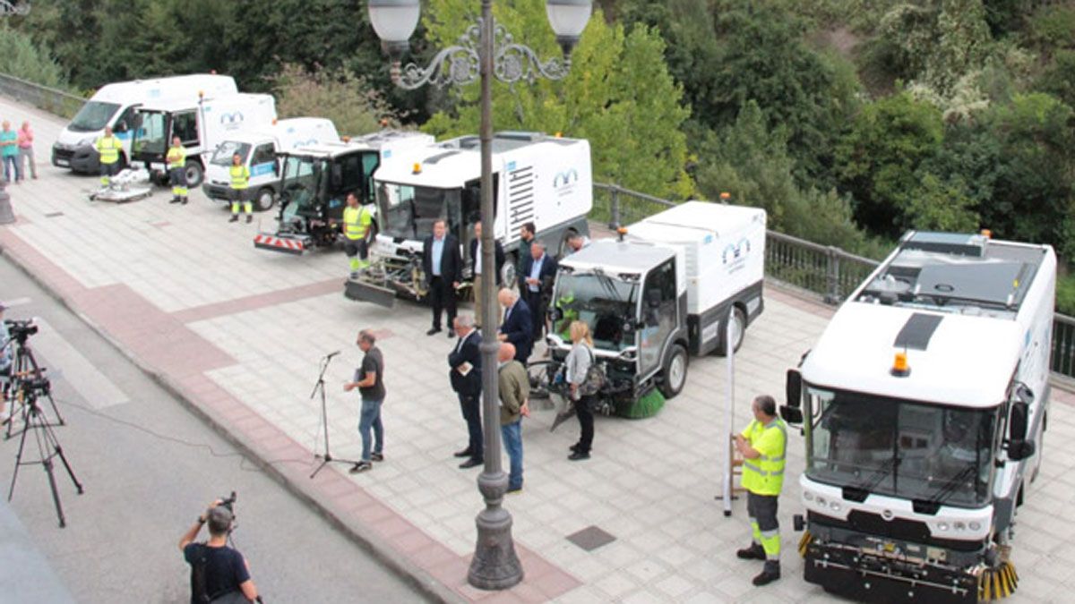 La limpieza con agua potable supone un gasto "irresponsable", dice el comité de empresa.