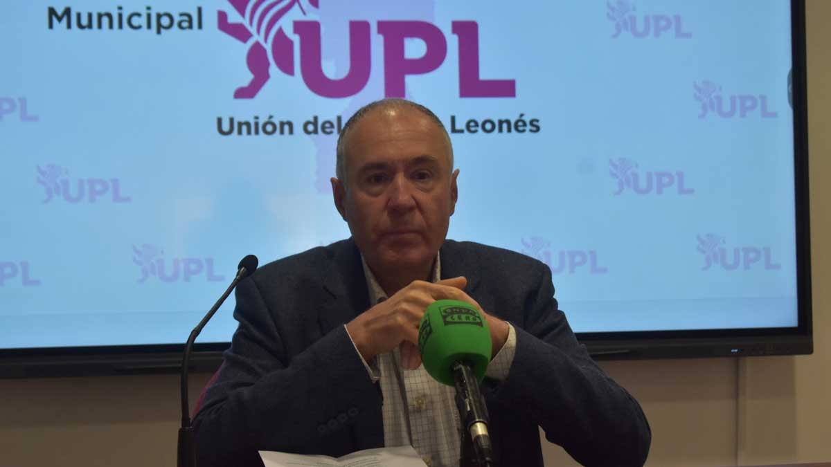 Eduardo López Sendino, candidato de UPL en León, en rueda de prensa. | L.N.C.