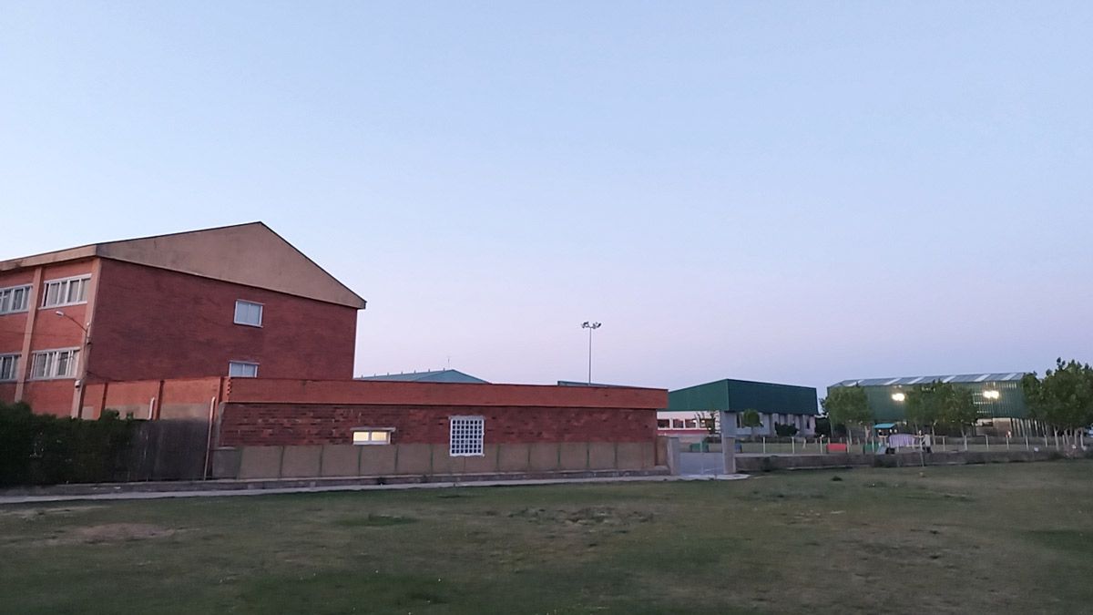 Vista del CEIP BernarDINO Pérez de Valencia d Don Juan. | L.N.C.