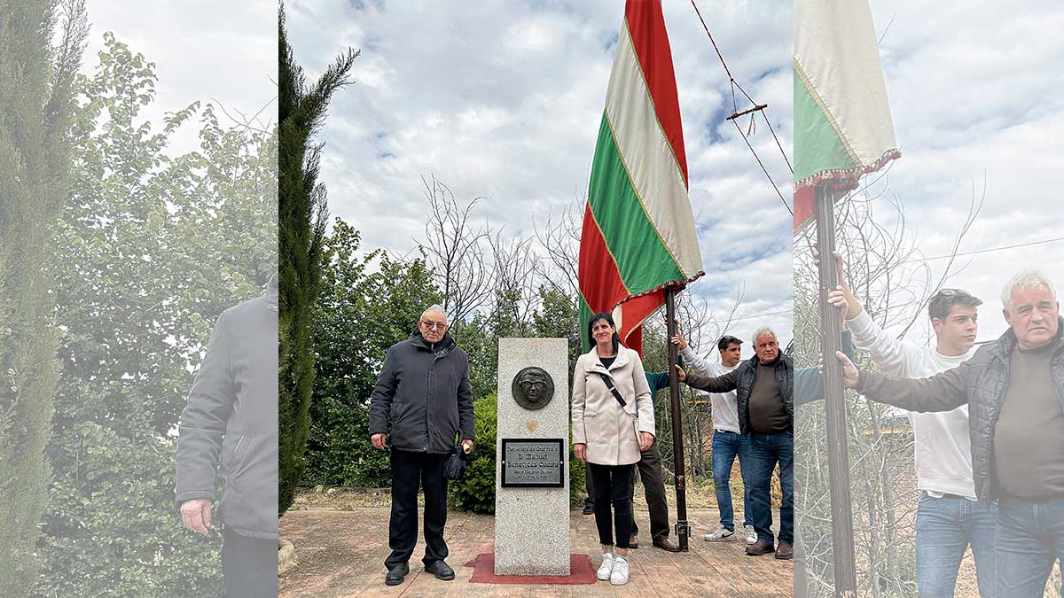 El monolito se encuentra en el parque de los sistemas de riego. | ABAJO