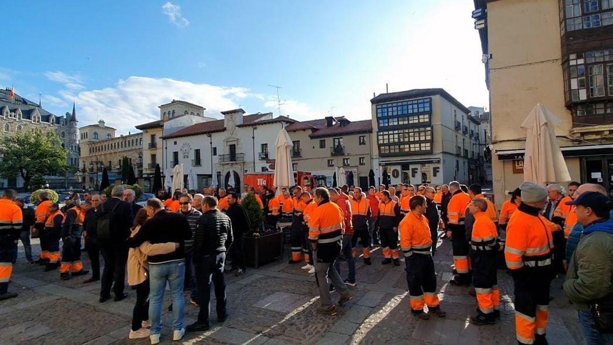 Los trabajadores del servicio de Limpieza se concentraron en la plaza de San Marcelo. | L.N.C.