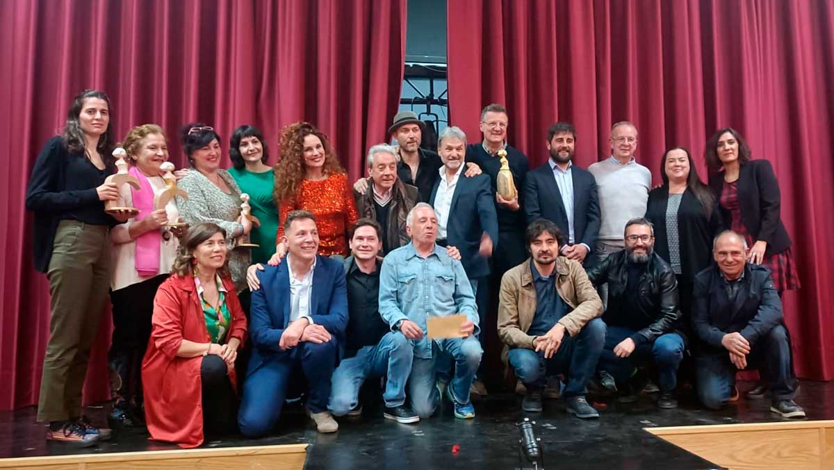 Foto de familia durante la clausura del festival. | L.N.C.