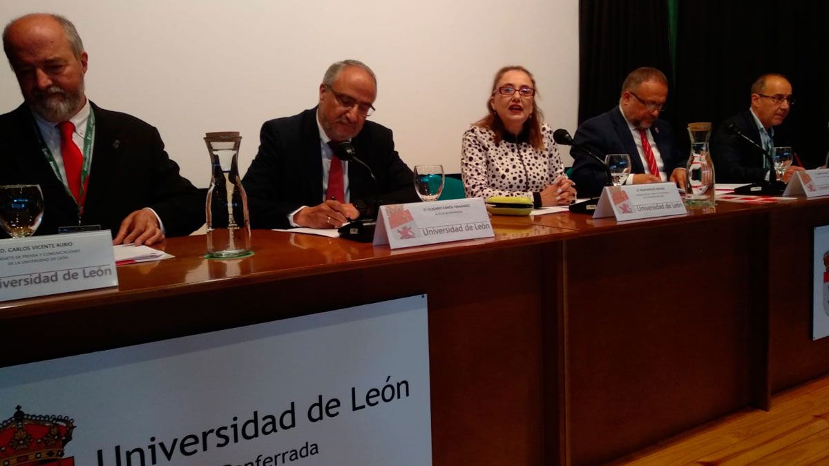 Jornadas sobre los gabinetes de comunicación y la importancia de los campus periféricos en Ponferrada.