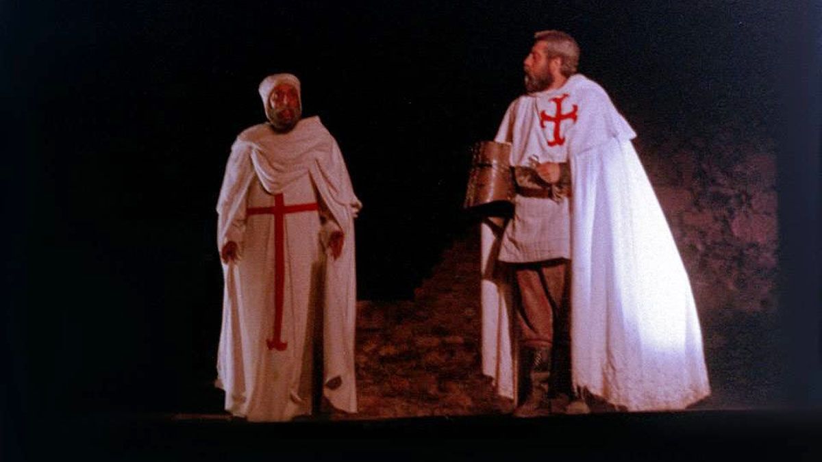 El grupo de teatro Conde Gatón, en una representación de 'El señor de Bembibre'. | L.N.C.