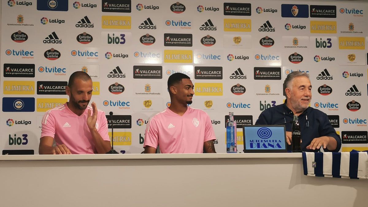 José Fernández Nieto, junto a Yuri y Lacerda en una presentación. | J.F.