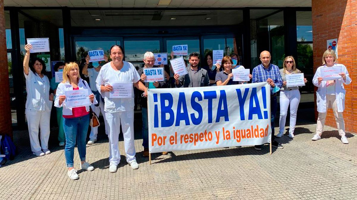 Última manifestación a las puertas del Hospital El Bierzo de los celadores.