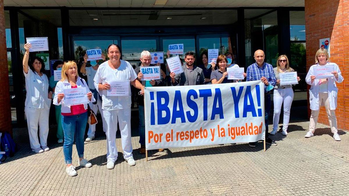 Última manifestación a las puertas del Hospital El Bierzo de los celadores. Última manifestación a las puertas del Hospital El Bierzo de los celadores.