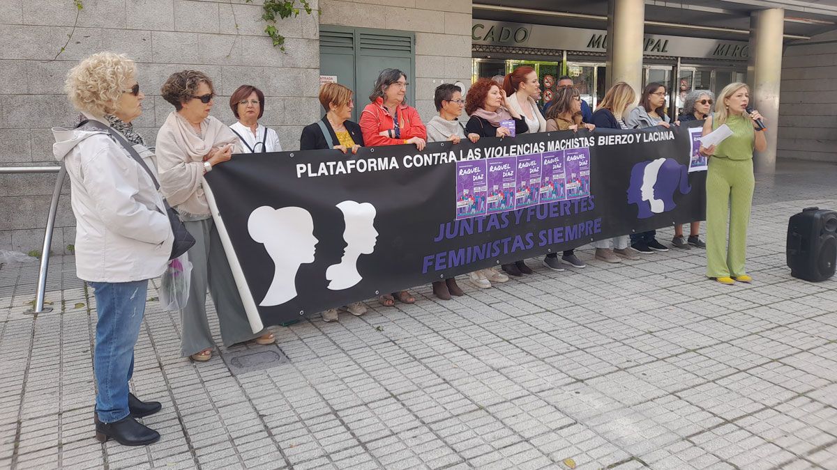 Concentración Sábados sin Sol en Ponferrada, dedicada a Raquel Díaz. | MAR IGLESIAS