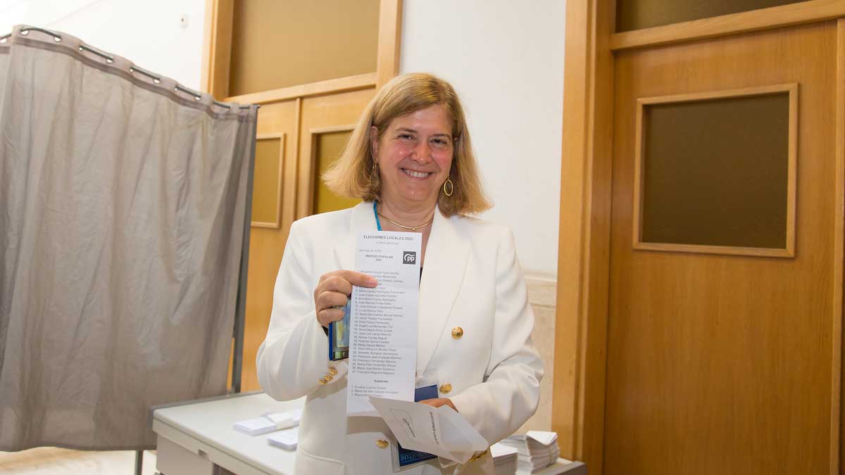 La candidata popular, Margarita Torres, durante el ejercicio democrático | L.N.C.