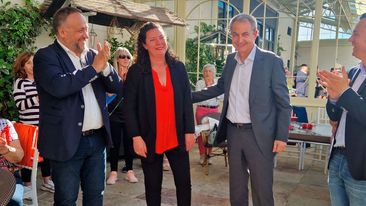 Irene González acompañada por Zapatero en la campaña electoral.