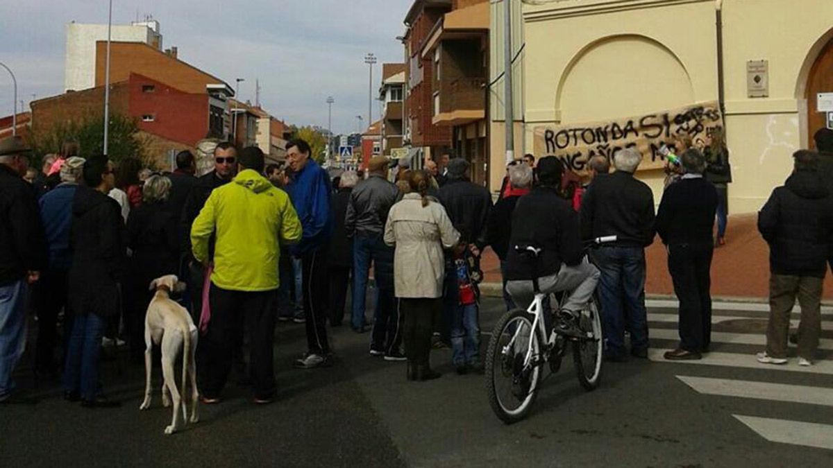 rotonda-si-enganos-no-octubre-2015-puente-castro.jpg
