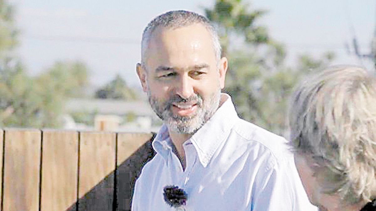 Sergio Boixo con el también leonés Jesús Calleja en Los Ángeles. | MEDIASET