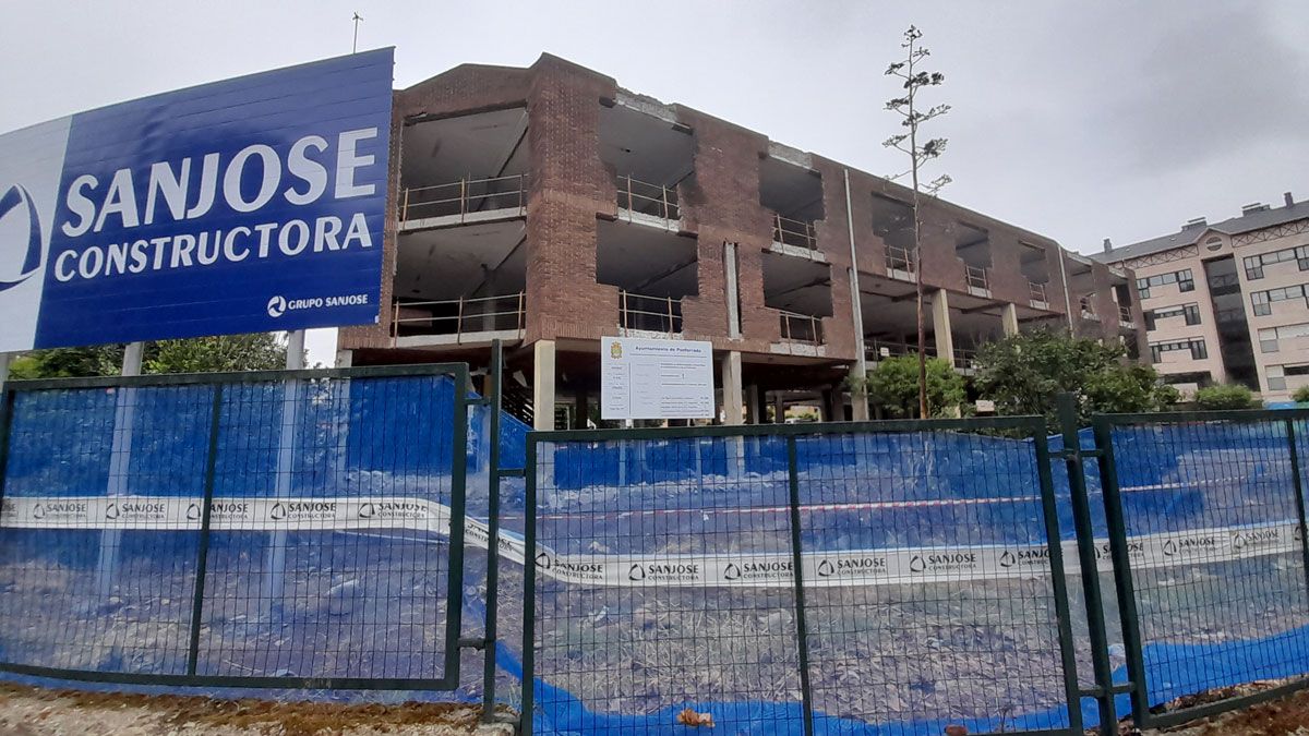 Esqueleto de la obra del Colegio Mayor en Ponferrada. | MAR IGLESIAS