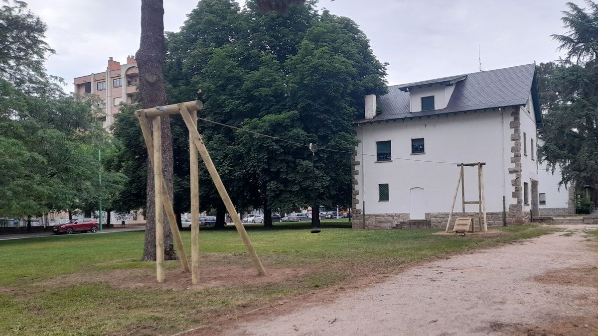 Una de las tirolinas, la del parque del Temple. | MAR IGLESIAS