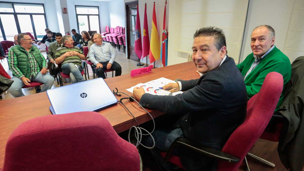 Luis Mariano Santos y Eduardo López Sendino encabezan la reunión. | CAMPILLO (ICAL)
