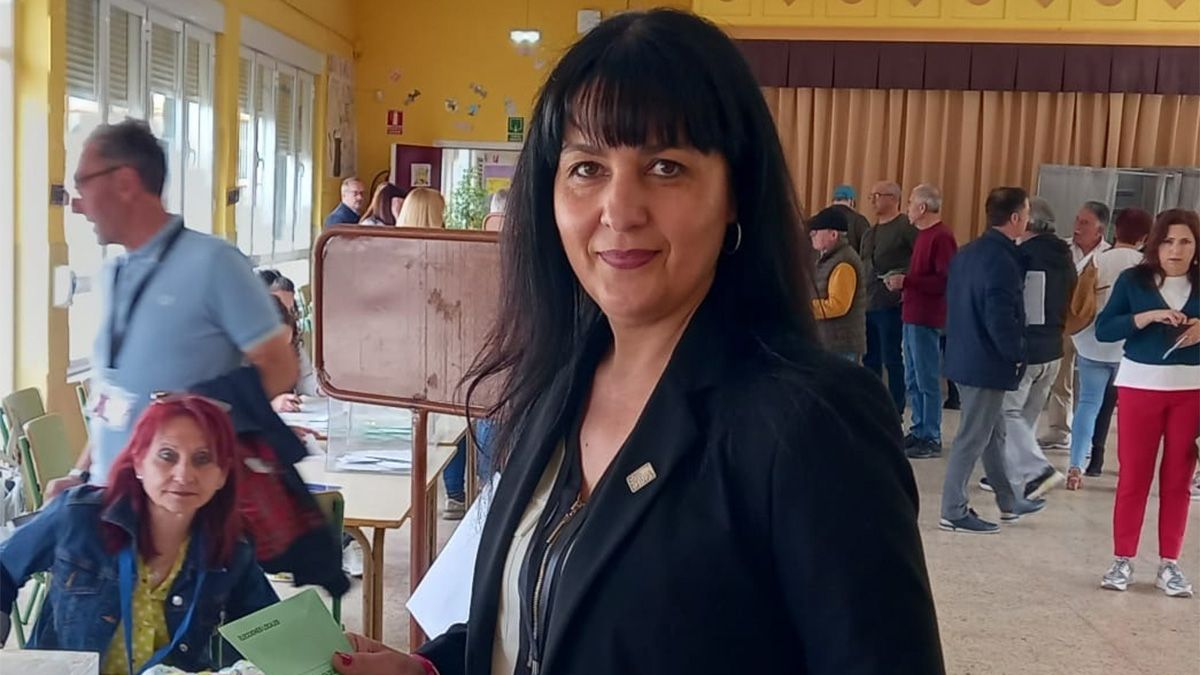 Ana María Fernández Caurel (UPL) votaba el pasado 28 de mayo en San Andrés. | L.N.C.