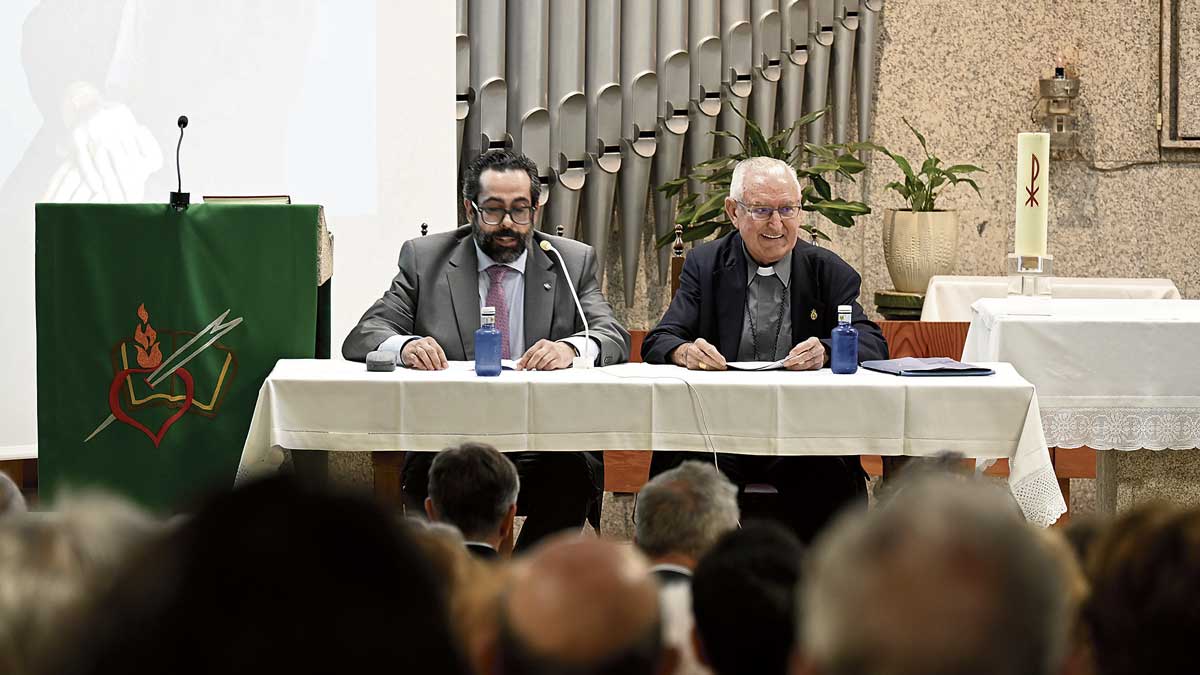 El obispo emérito de Palencia, el sacerdote leonés Nicolás Castellanos. | SAÚL ARÉN