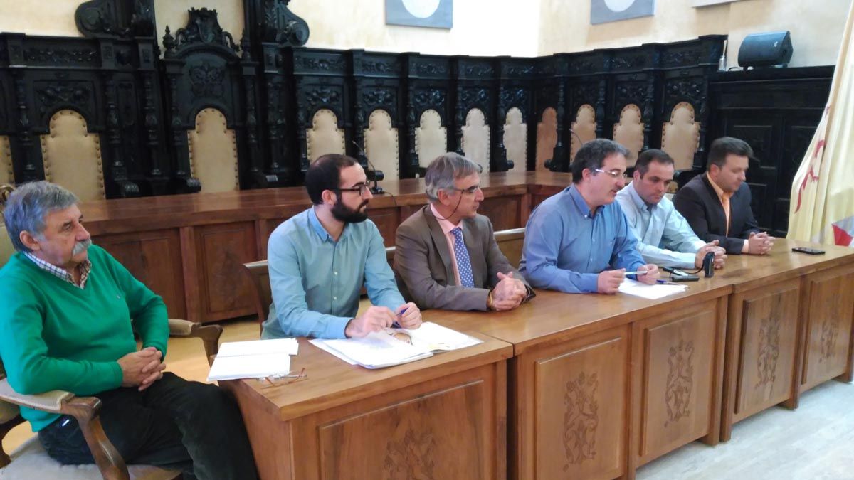 Desde la izquierda, Ortiz, Guzmán, Fernández, García, De la Fuente y Peyuca. | P.F.