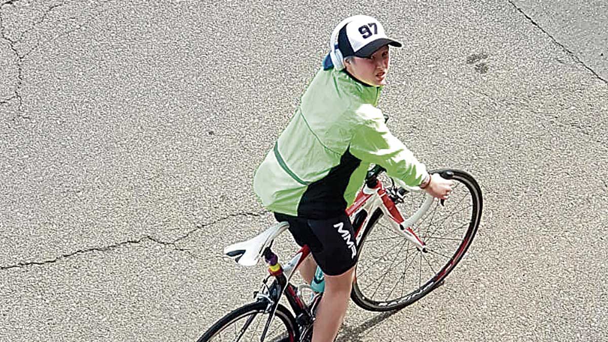 Sofya, la joven y prometedora ciclista ucraniana ya entrena con su nueva bici. | L.N.C.