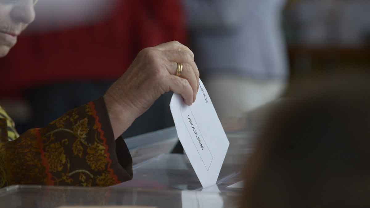 Imagen de archivo de una urna electoral. | MAURICIO PEÑA