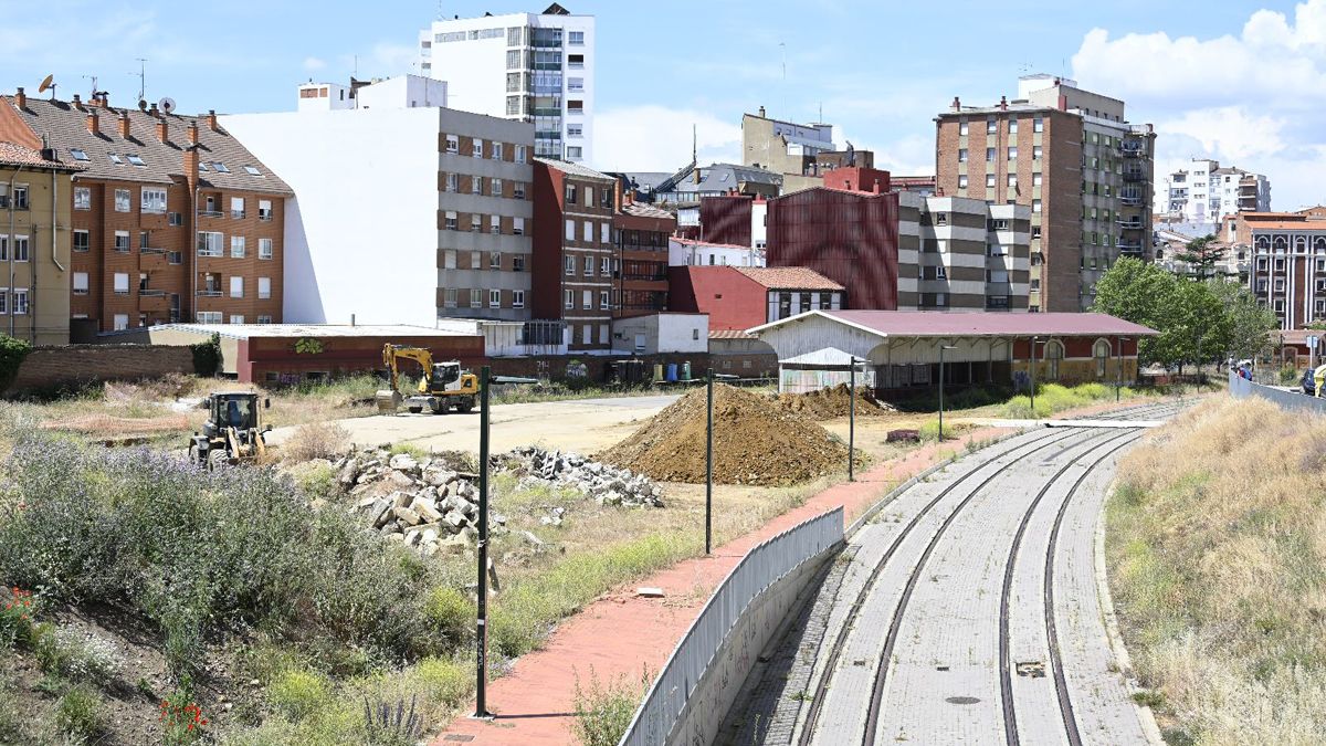 Las máquinas regresaron a la zona de las obras, que llevaban paradas desde agosto del pasado año. | SAÚL ARÉN