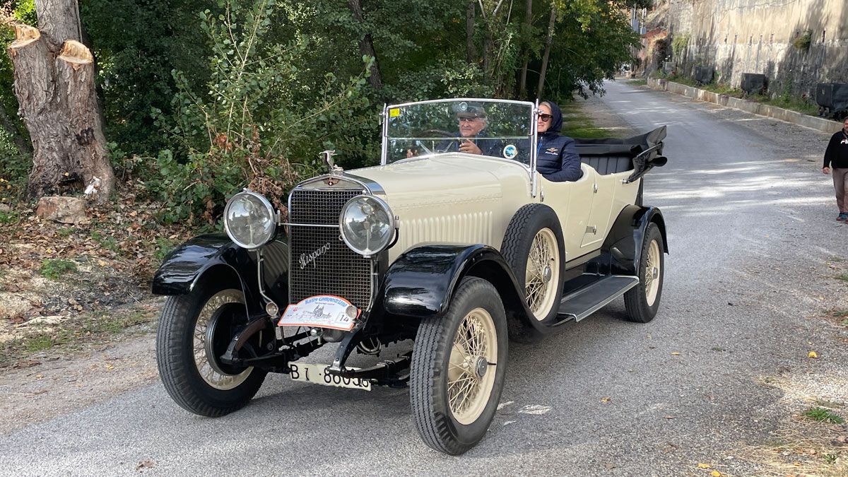 Los coches clásicos son un espectáculo que se dejará ver en Ponferrada. | JAVIER FERNÁNDEZ Los coches clásicos son un espectáculo que se dejará ver en Ponferrada. | JAVIER FERNÁNDEZ