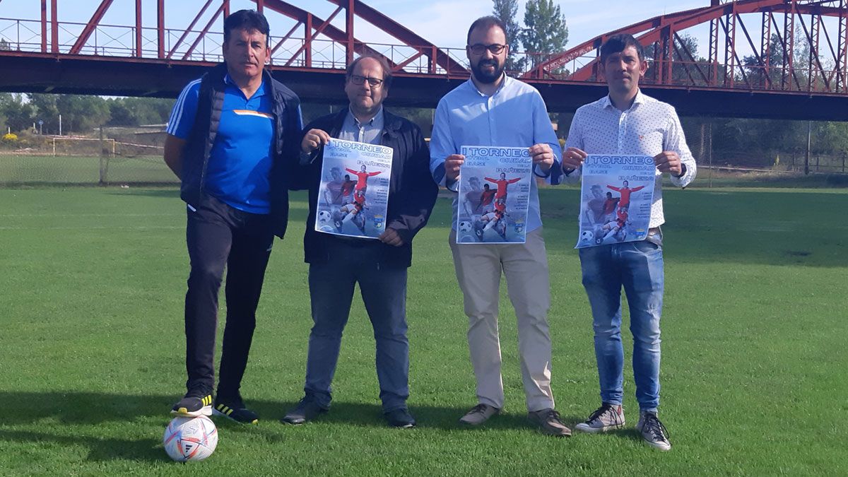 Un instante de la presentación del torneo en La Bañeza. | L.N.C.