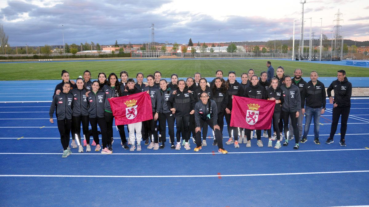 El equipo femenino del Sprint buscará la permanencia. :: L.N.C.