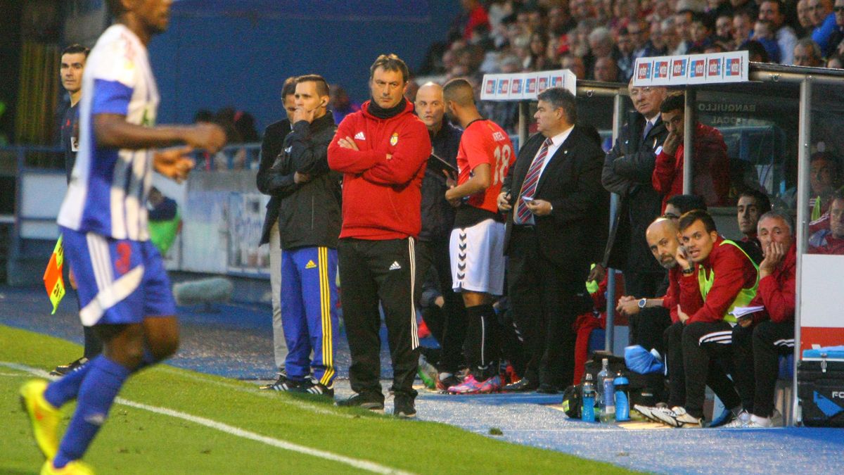 Manolo Díaz, durante el partido ante el Nástic en El Toralín. | CÉSAR SÁNCHEZ