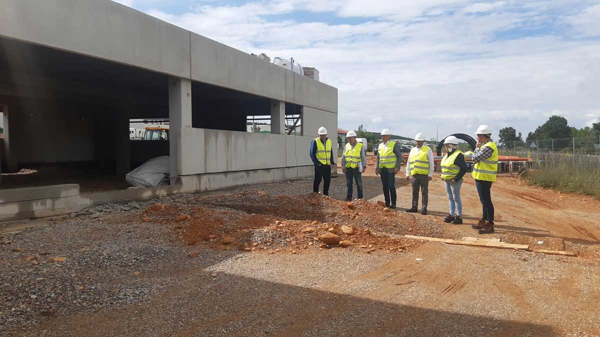 Visita a las obras del parque de bomberos de Cistierna. | L.N.C.