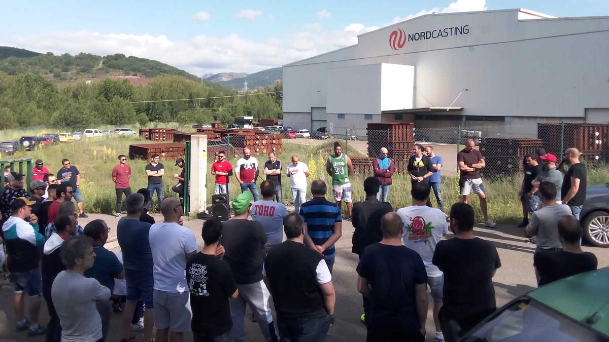 Un momento de la asamblea celebrada este jueves. | ESTEFANÍA NIÑO