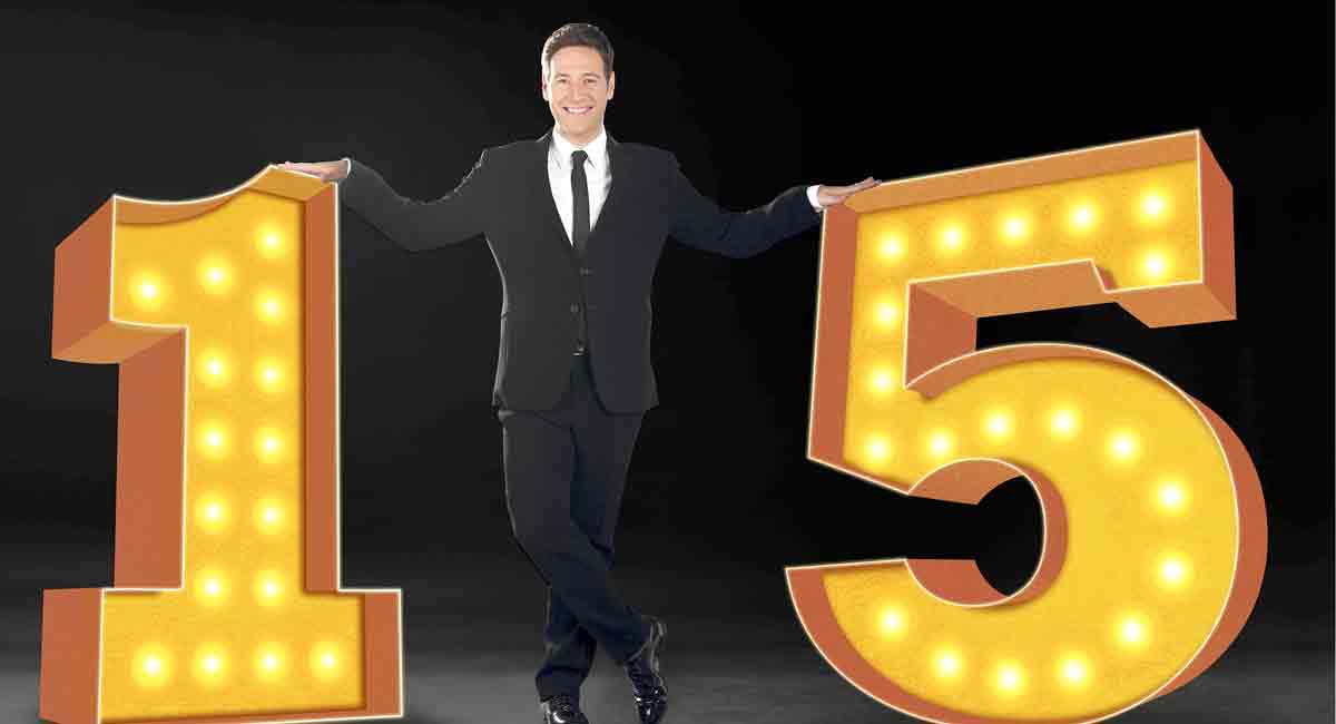 Carlos Latre echa la vista atrás para armarse de presente en su nuevo show.