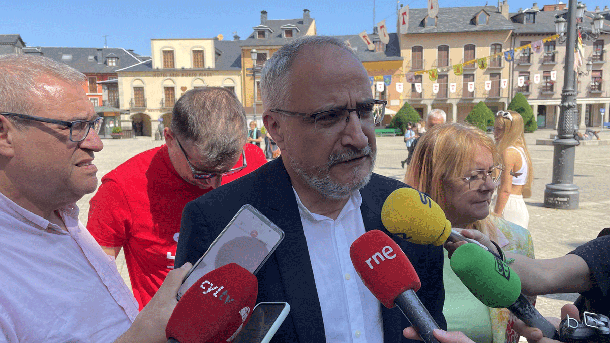 Olegario Ramón en una intervención con los medios. | Javier Fernández