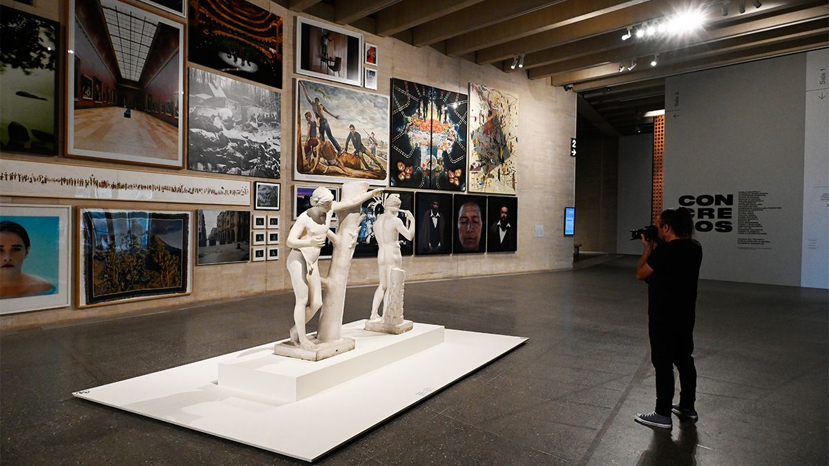 Una de las nuevas exposiciones del Musac, 'Exotermia', con piezas traídas desde el Museo Nacional de Escultura. | SAÚL ARÉN