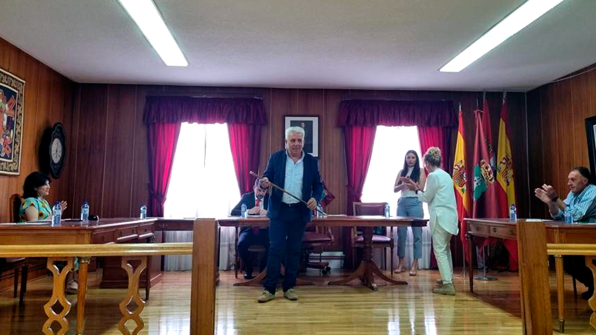 Senén Presa Fernández tomó posesión como alcalde de Riaño. | L.N.C.