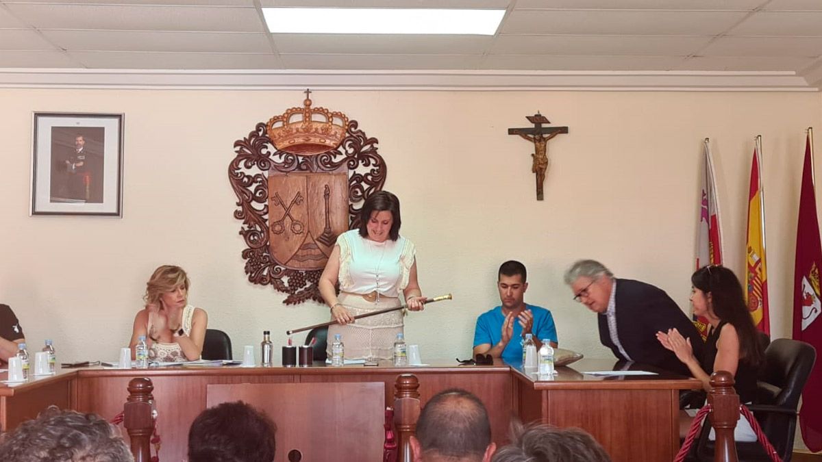 Nuria Amez revalida su cargo de alcaldesa de Villademor de la Vega. | L.N.C.