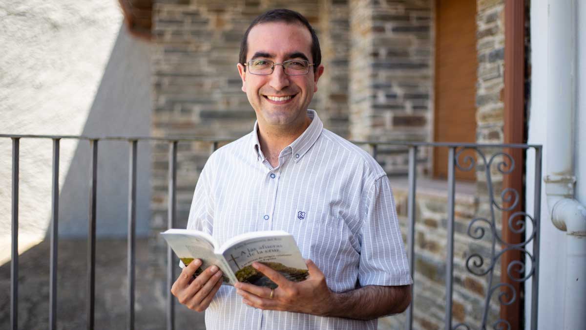 Luis Santamaría, que acaba de publicar 'A las afueras de la cruz. Las sectas de origen cristiano en España’. | JL LEAL
